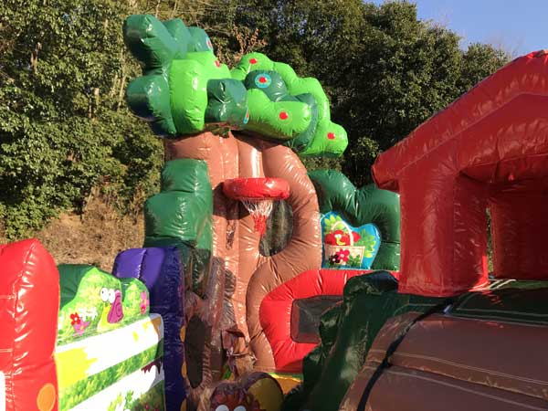 バックヤードコンボ 秘密基地ふわふわ