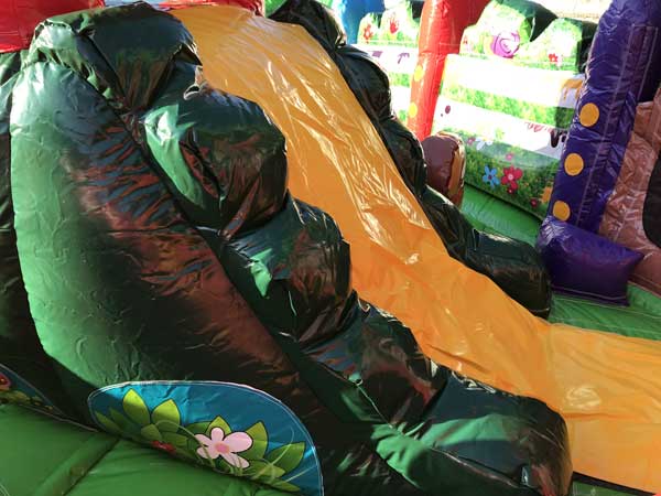 バックヤードコンボ 秘密基地ふわふわ