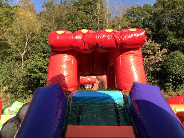 バックヤードコンボ 秘密基地ふわふわ