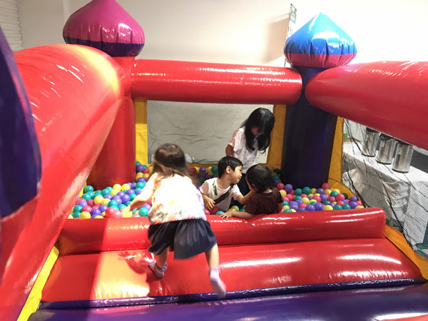 ミニジャンプ アンド ボールプール