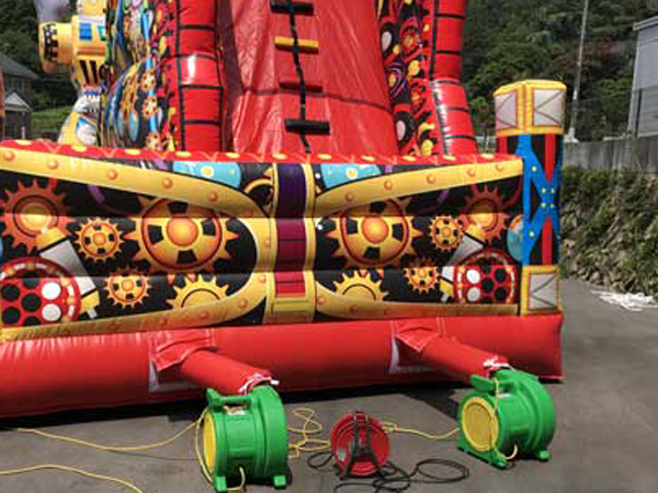 �A�[�}�[���{�E�X���C�_�[���R���{